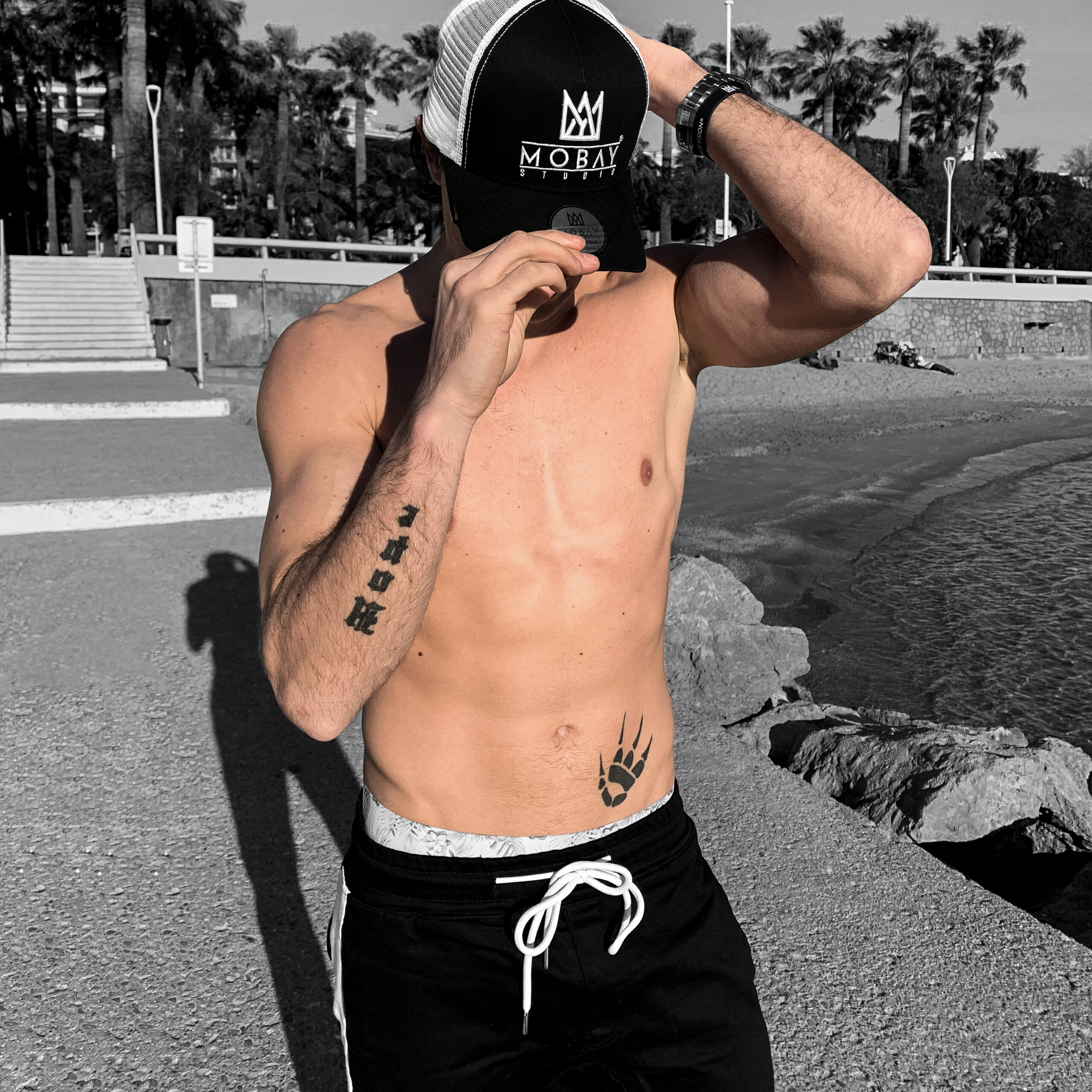 Mannequin homme torse nu plage Mobay Studio