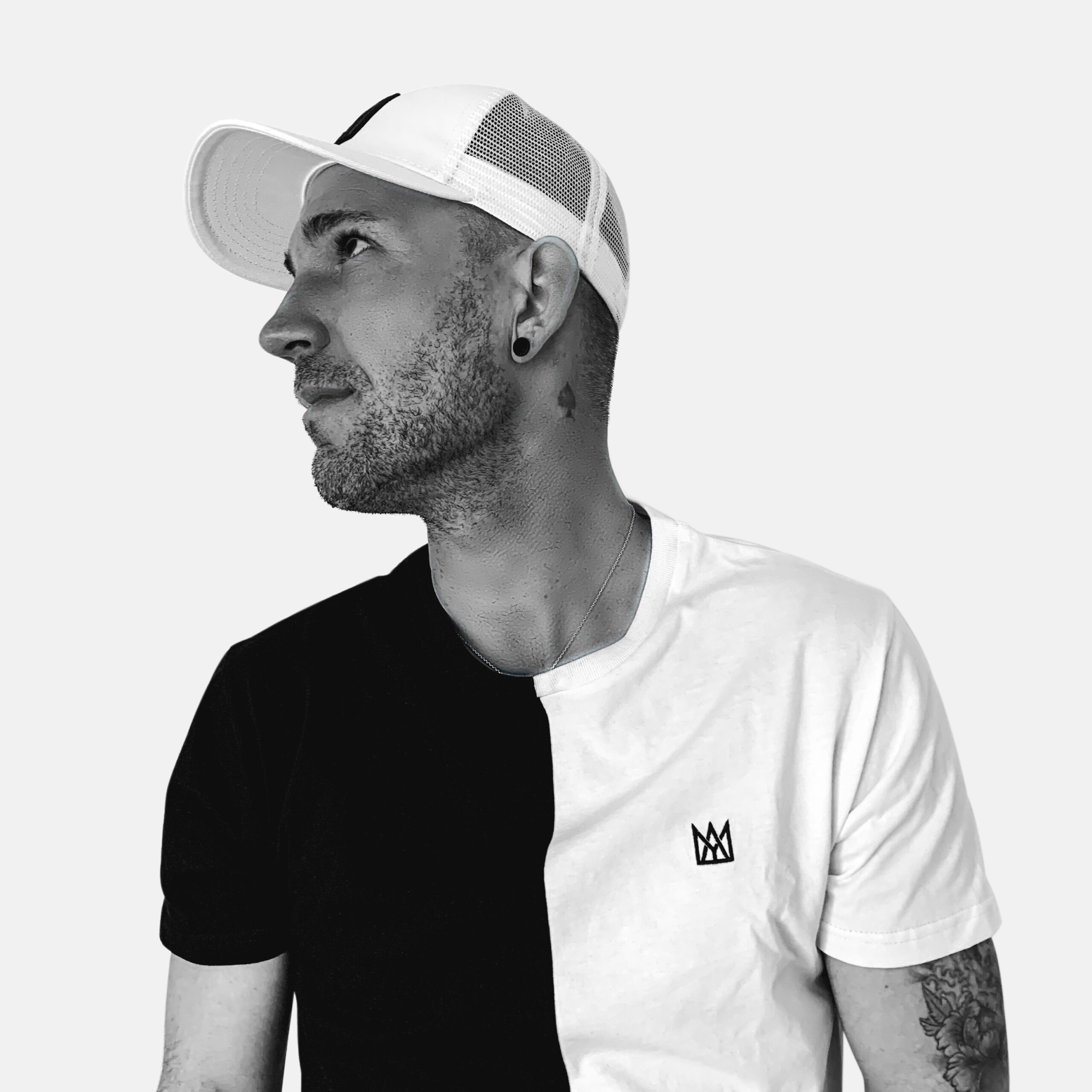 Mannequin homme avec casquette blanche Mobay Studio