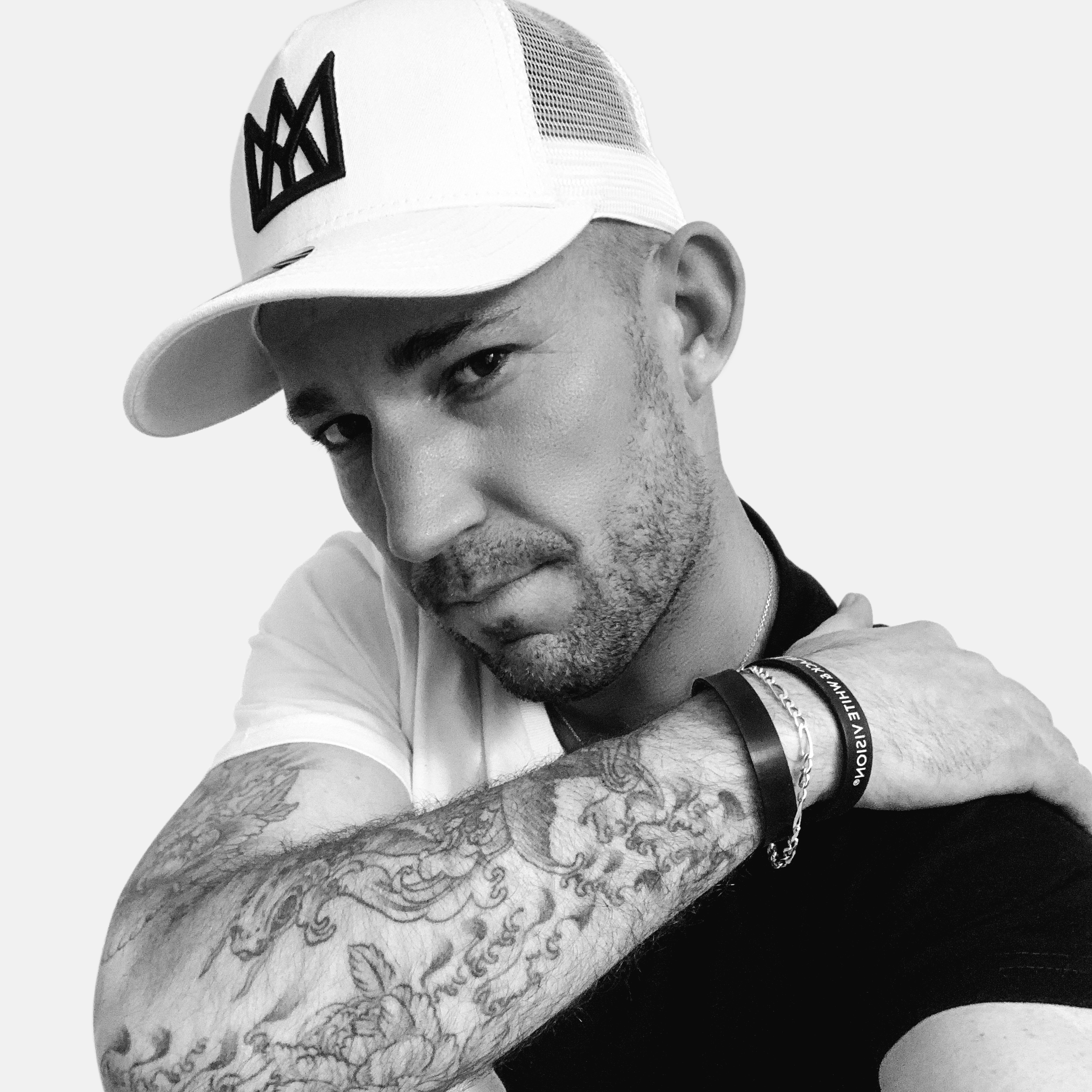 Mannequin homme avec casquette blanche Mobay Studio